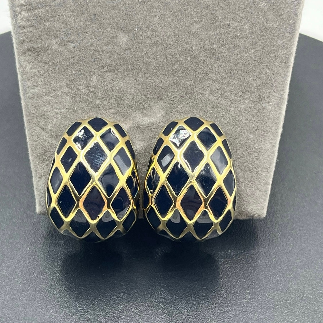 Erwin Pearl Vintage Black And Gold Basketweave Enamel Clip On Earrings 65$